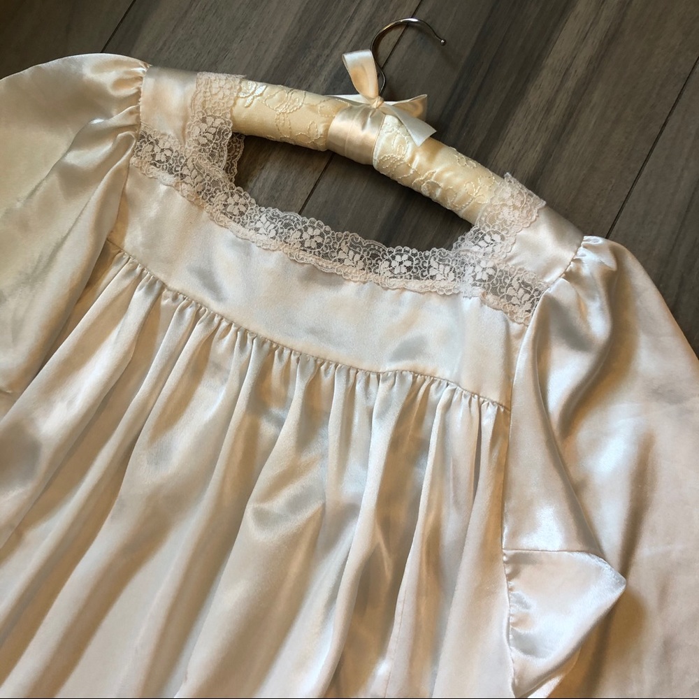 Vintage DIOR Nightgown L/S Lace trim lightweight - Picture 4 of 8